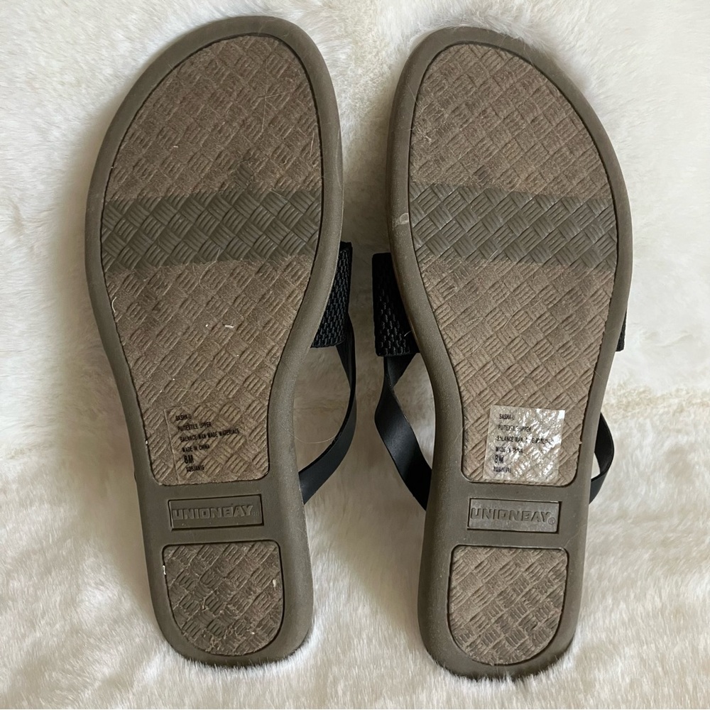 Unionbay Flip Flops - Picture 4 of 6